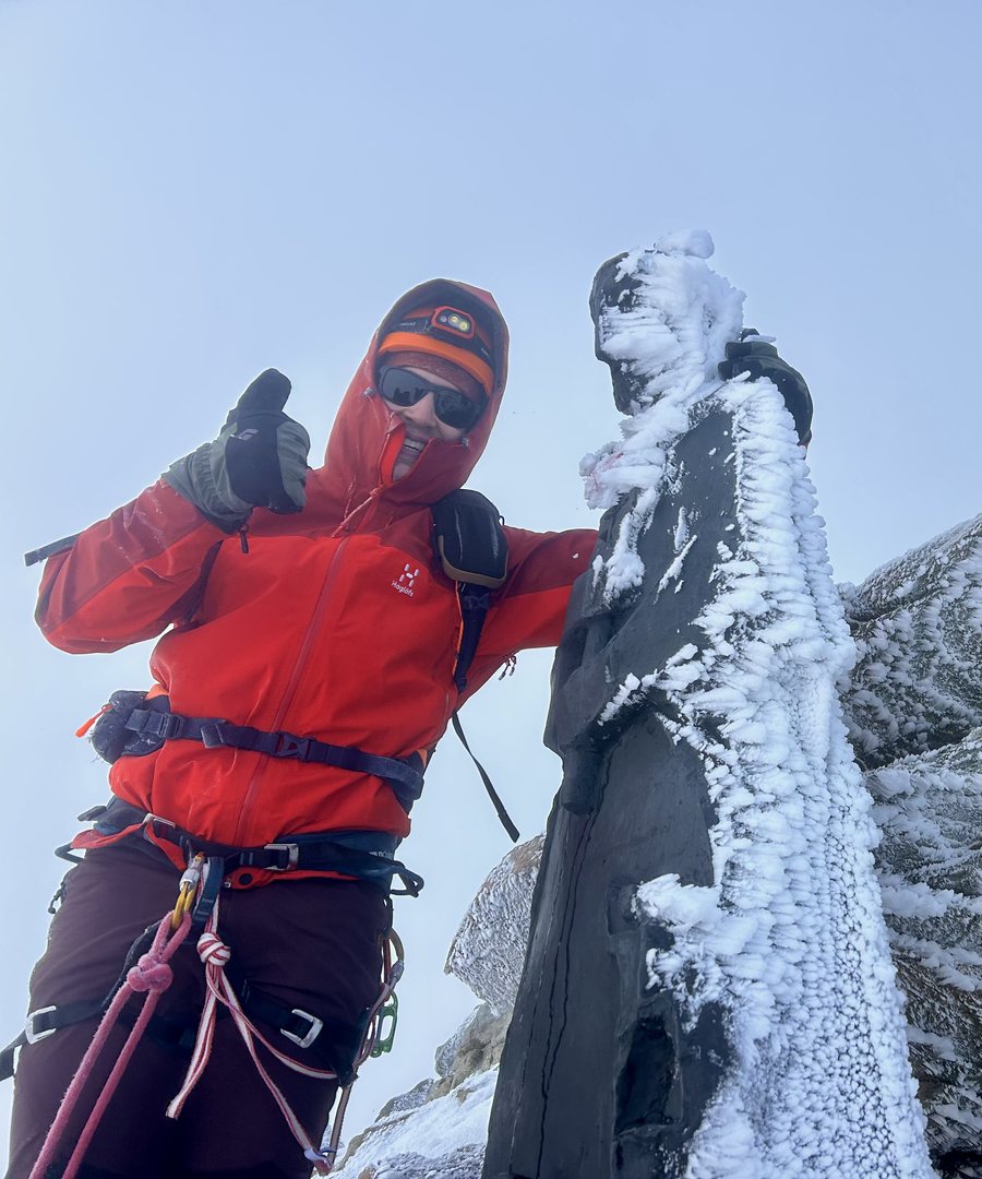 Filipe no cume do Matterhorn, coberto de gelo